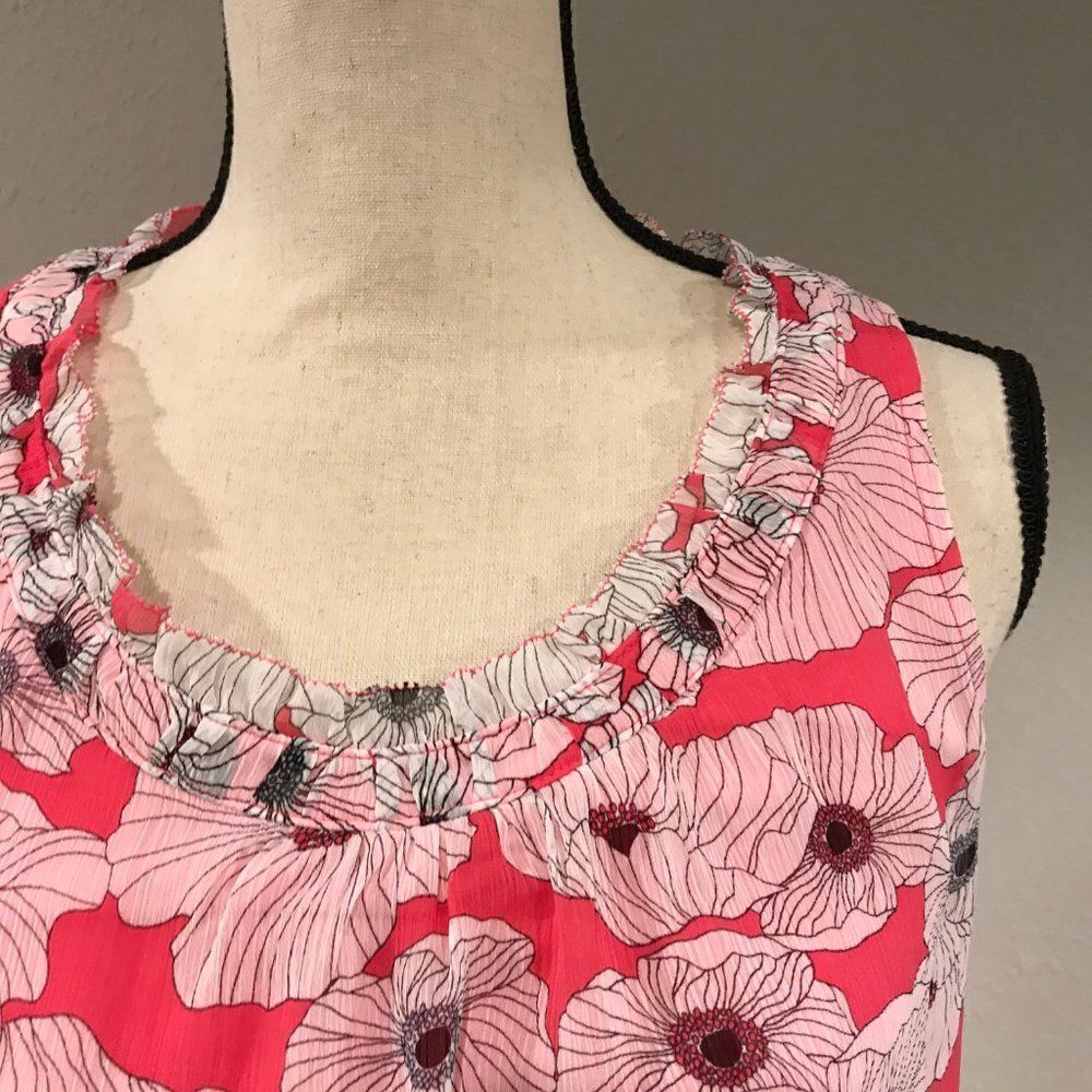‎Pink floral sleeveless blouse. - Picture 2 of 8
